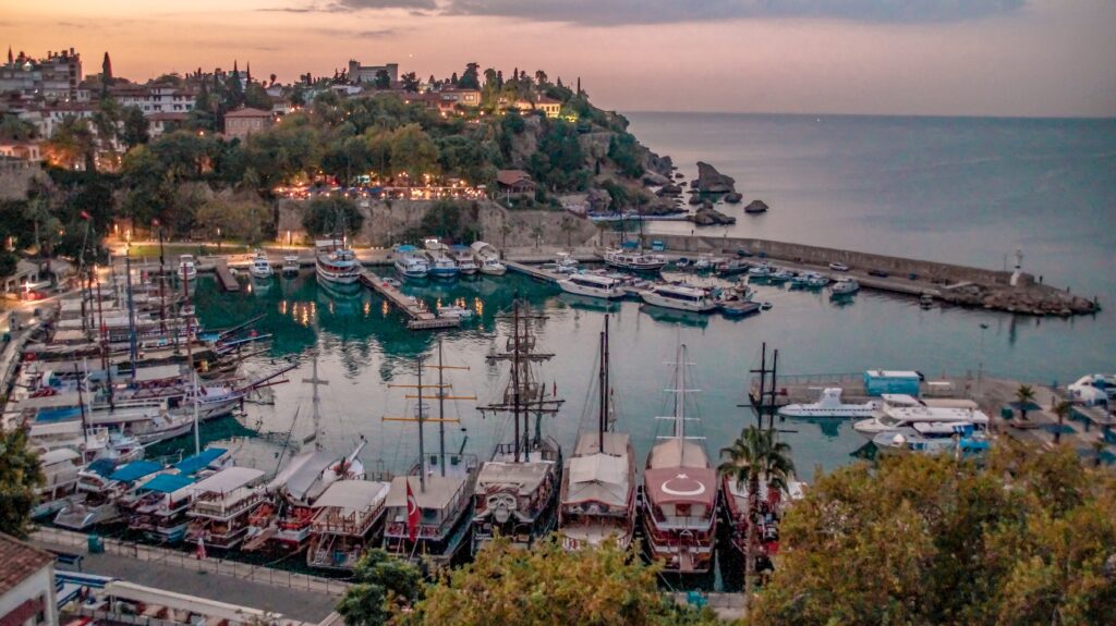 ntalya: Ilıman Kıyı Rotası ve Tarihi Alanlar