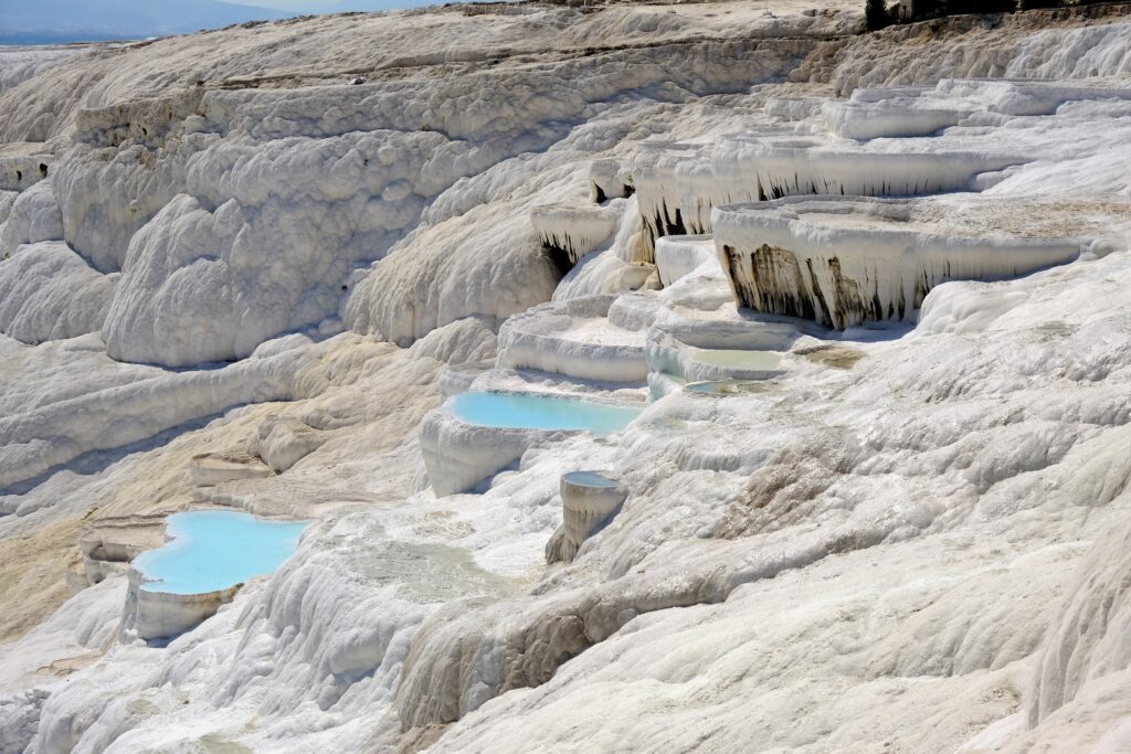 Pamukkale ve Hierapolis: Doğal Oluşumlar ve Antik Kent